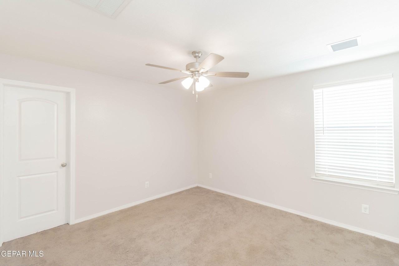 14465 Mariam Hanna St - Photo 4 of 39