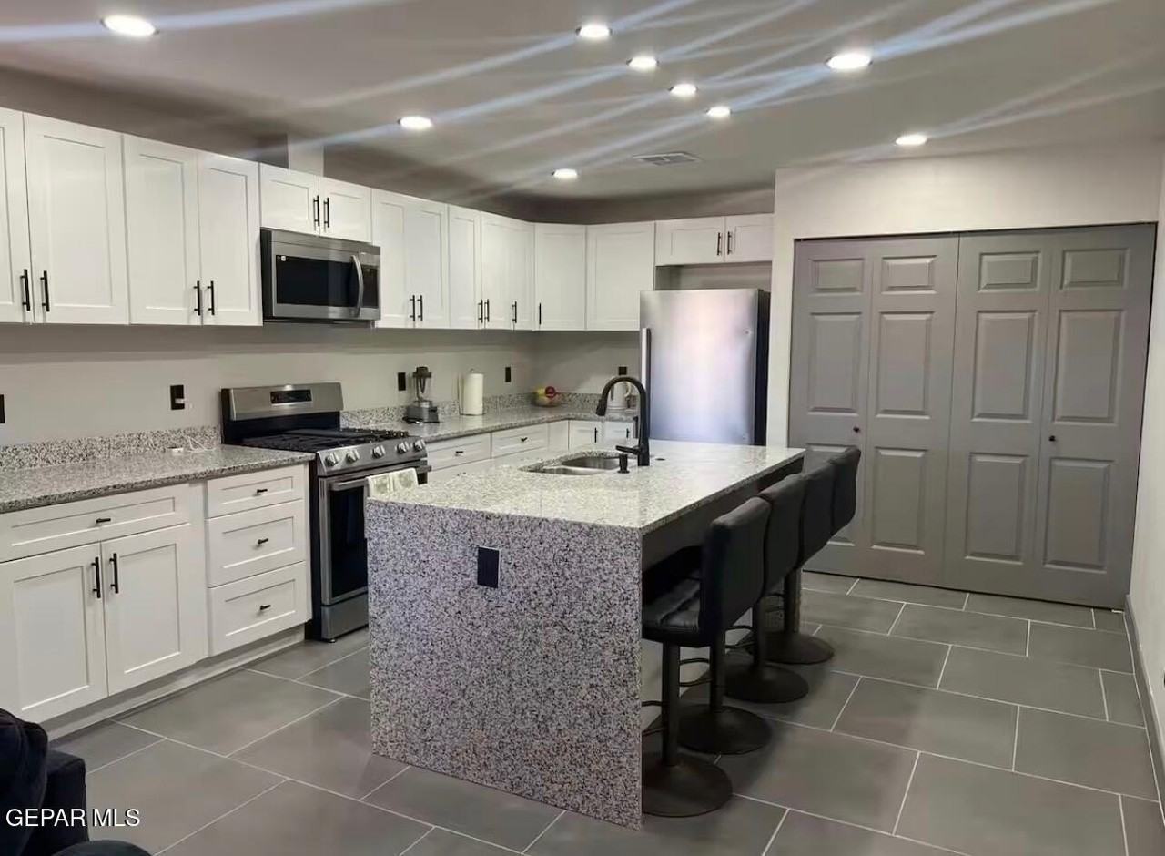 6902 Angora Loop St S - Photo 3 of 9