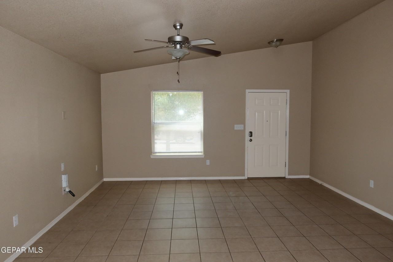 14217 Otter Point Dr - Photo 3 of 21