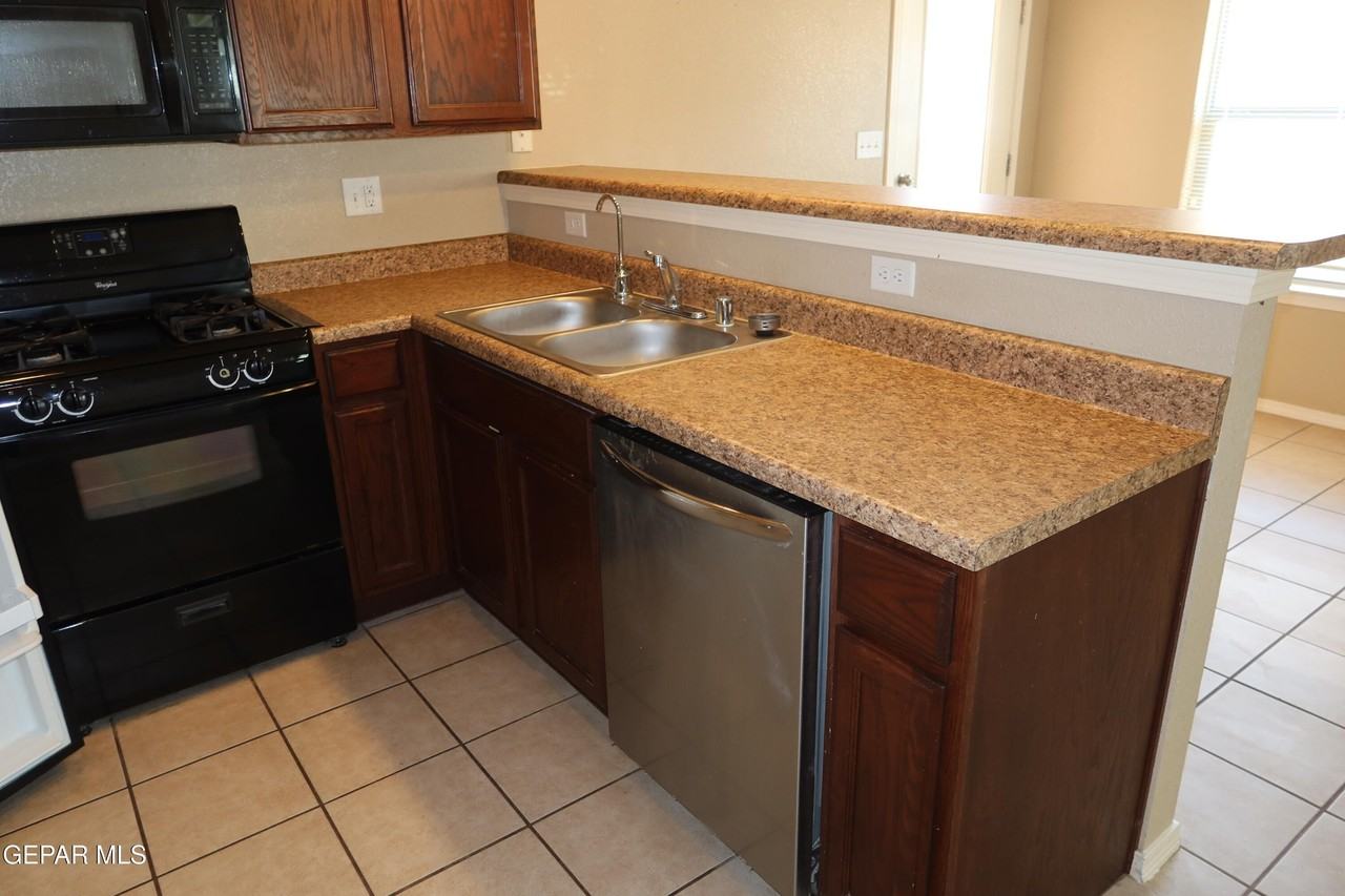 14217 Otter Point Dr - Photo 5 of 21