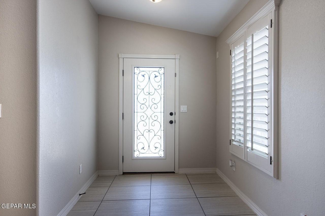 13177 Shady Trail Ct - Photo 3 of 28