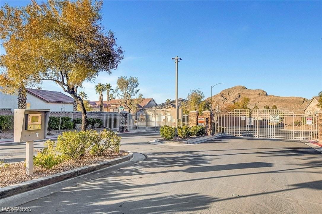 10232 Clark Wooldridge Ct - Photo 2 of 50