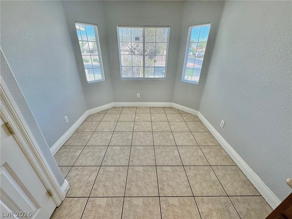 2767 Alderly Ridge Ave - Photo 4 of 36