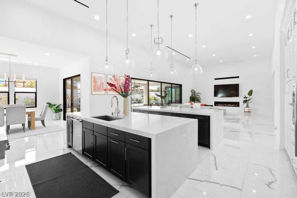 4315 N Dapple Gray Rd - Photo 4 of 50