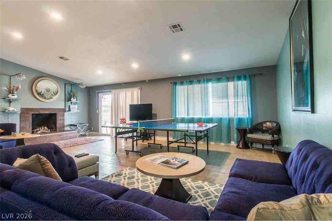 1812 Niblick Cir - Photo 4 of 17