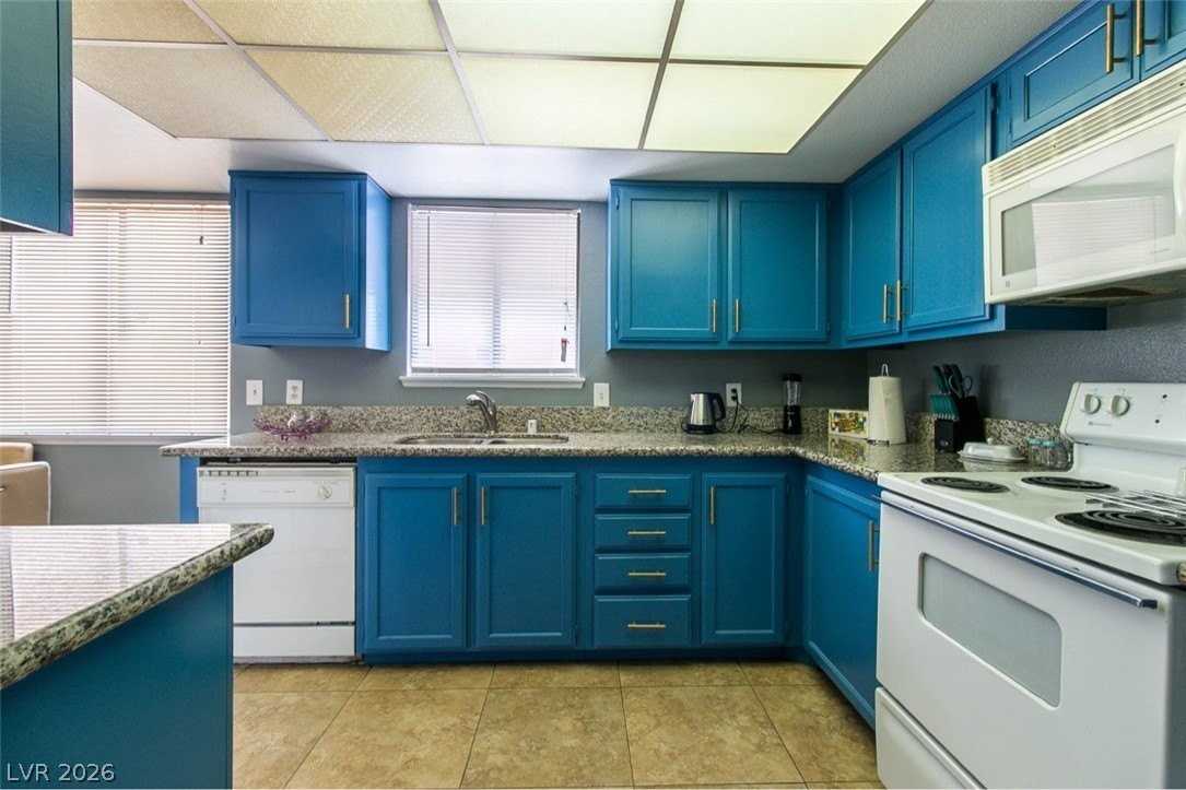 1812 Niblick Cir - Photo 6 of 17