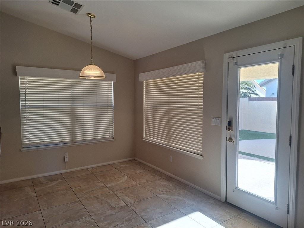 9731 Drayton Ave - Photo 6 of 17