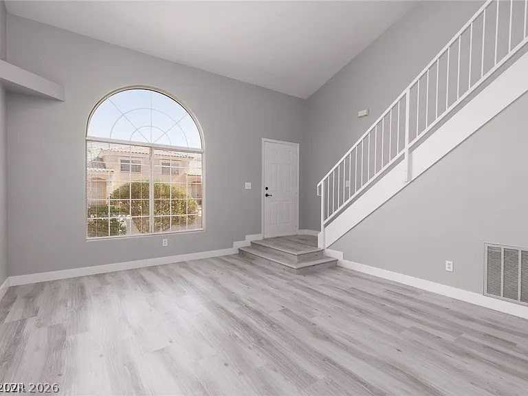 8437 Majestic View Ave - Photo 6 of 22