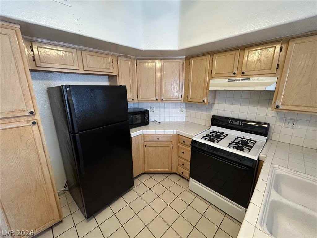 900 Heavenly Hills Ct #101 - Photo 6 of 24