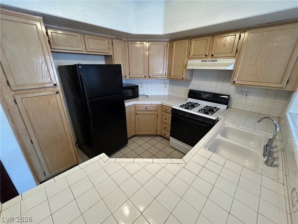 900 Heavenly Hills Ct #101 - Photo 7 of 24