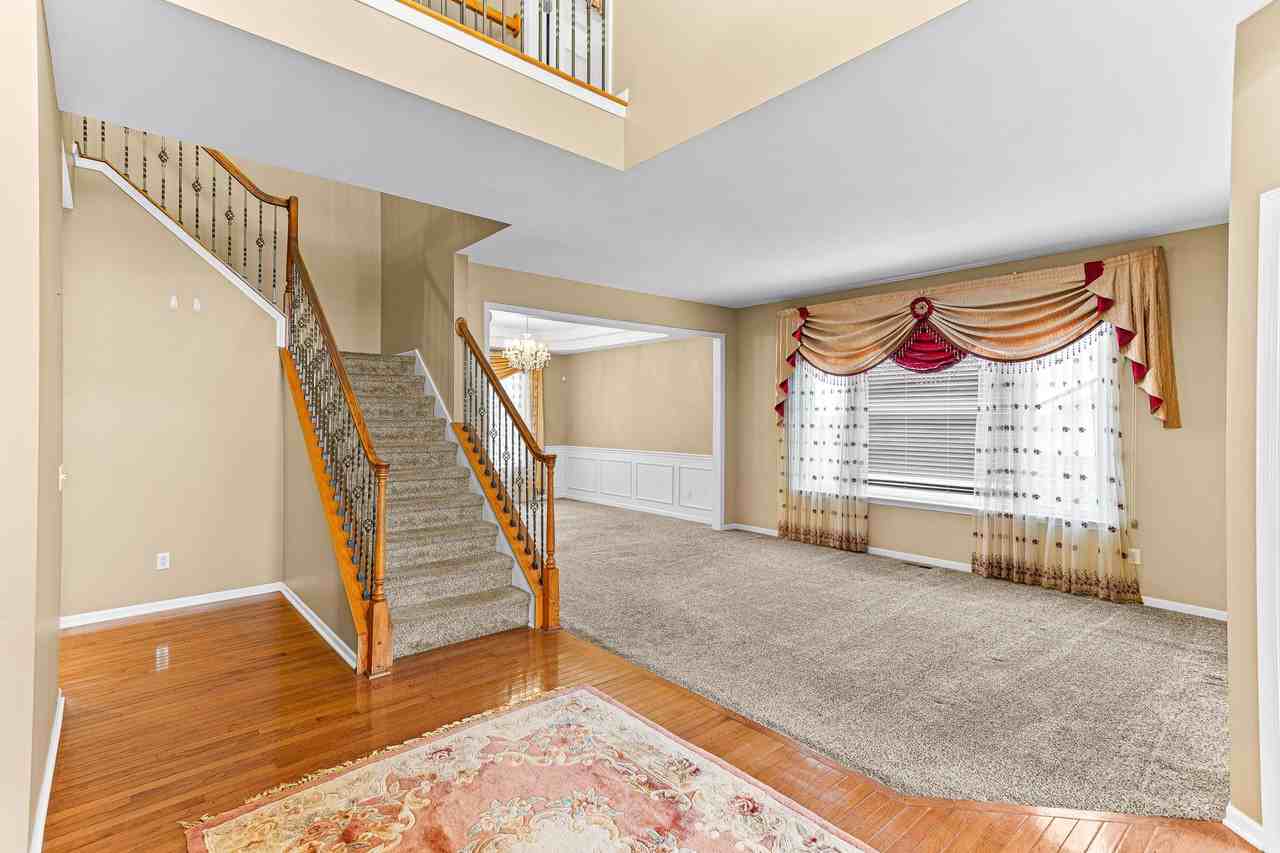 49896 Parkside Dr - Photo 4 of 40