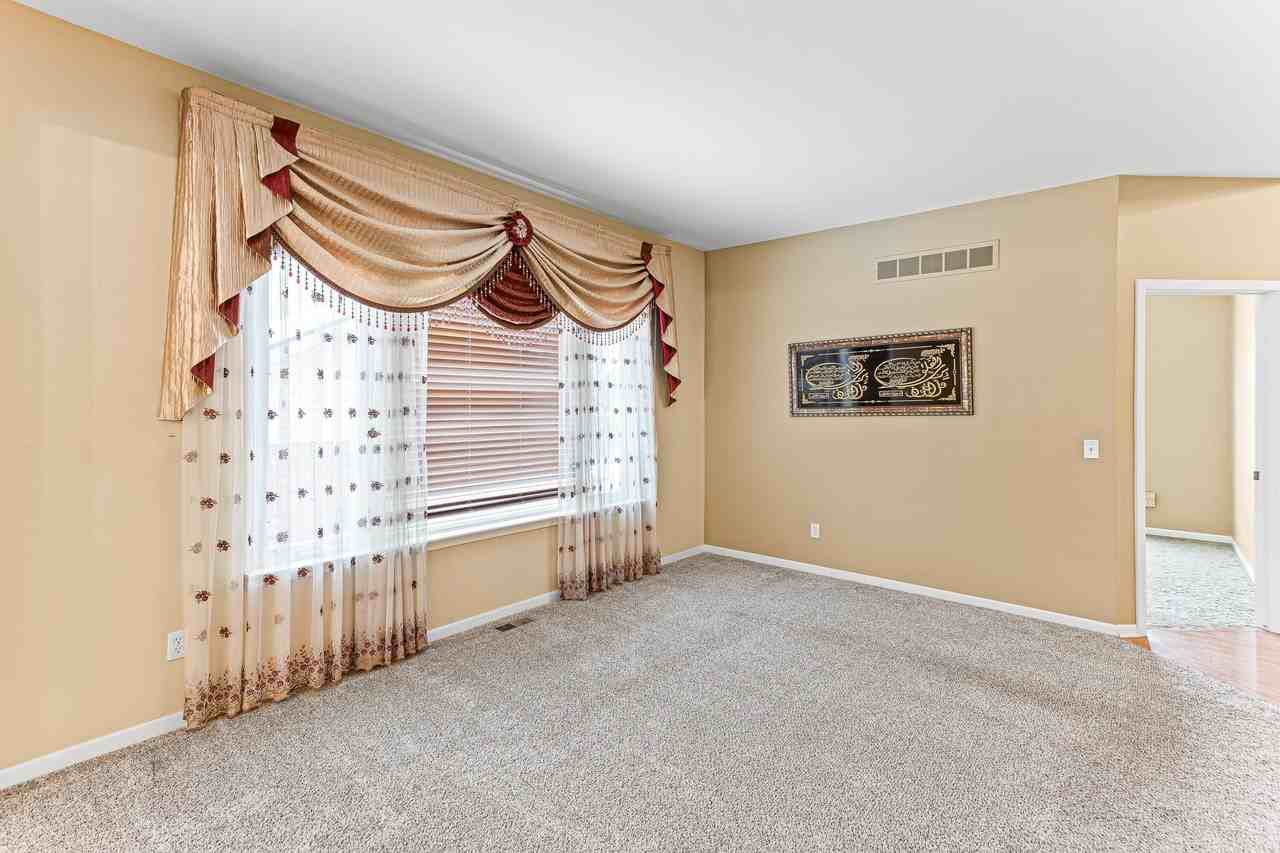 49896 Parkside Dr - Photo 7 of 40