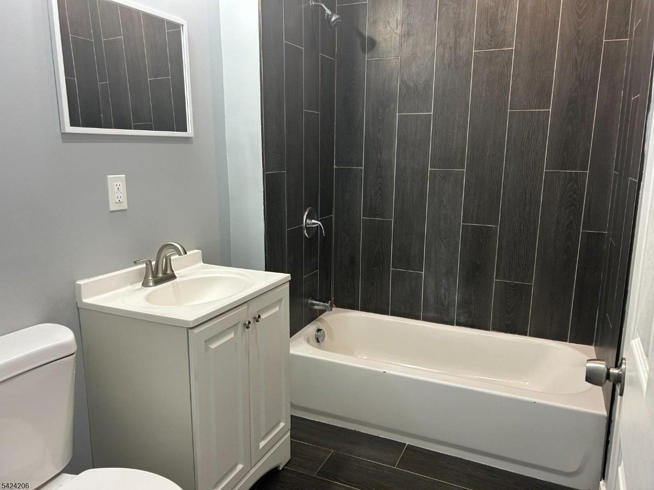 194 Wainwright St #1 - Photo 3 of 6