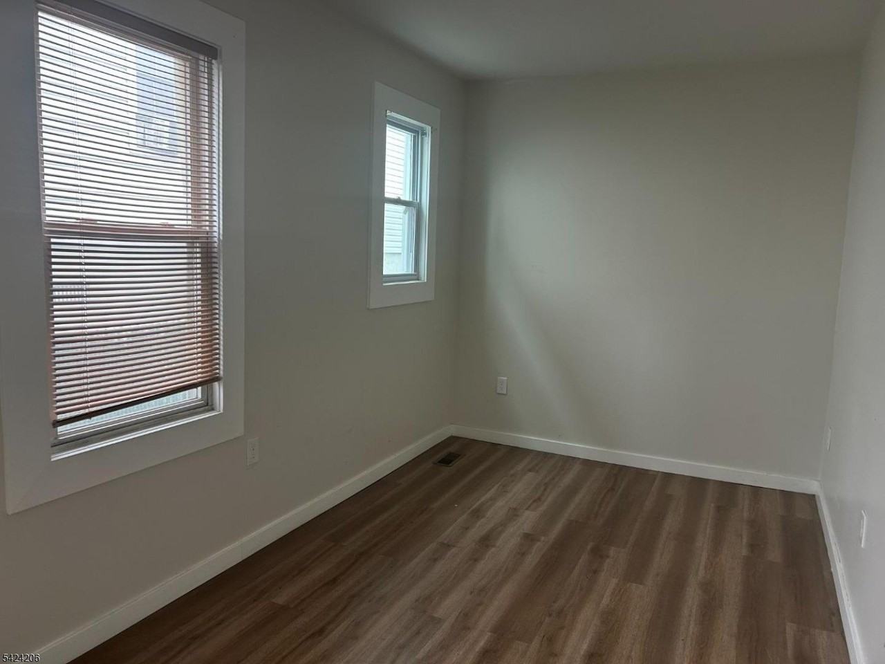 194 Wainwright St #1 - Photo 5 of 6