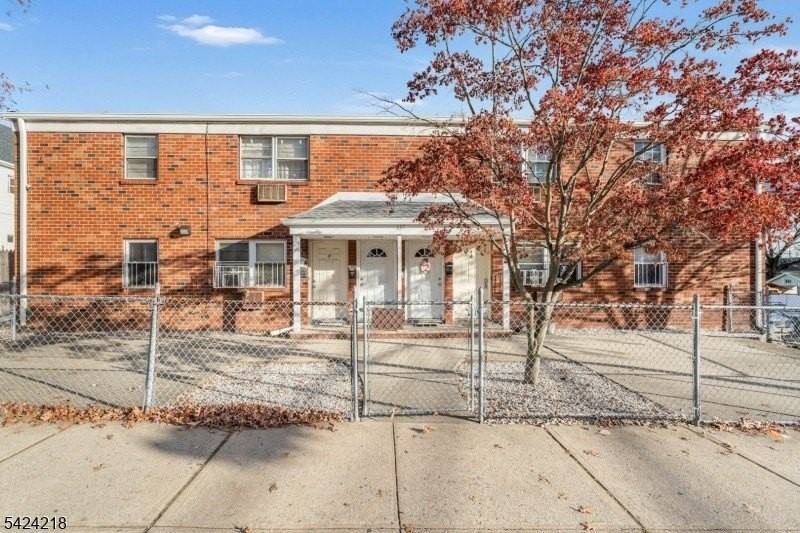 337 Madison Ave - Photo 2 of 23