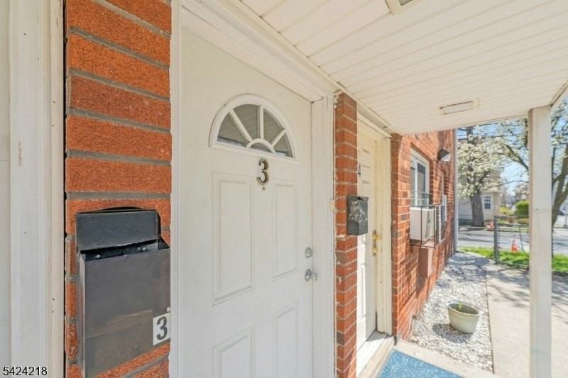 337 Madison Ave - Photo 5 of 23