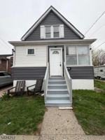 featured image of 109 W 11th St