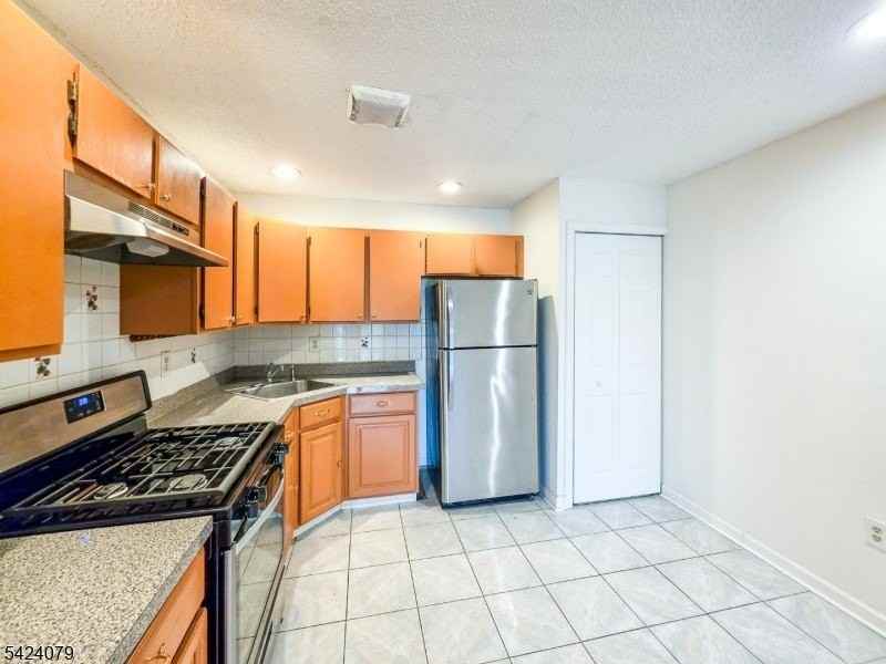 15 Fisher Dr - Photo 6 of 23