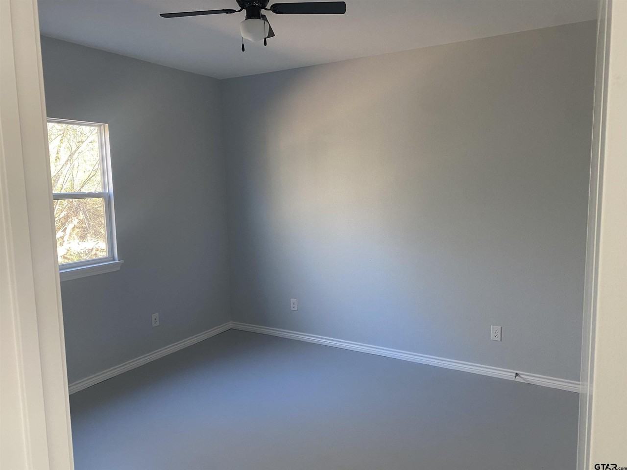 19213 Hillside Dr - Photo 6 of 10