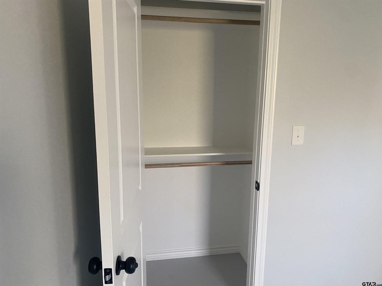 19213 Hillside Dr - Photo 7 of 10