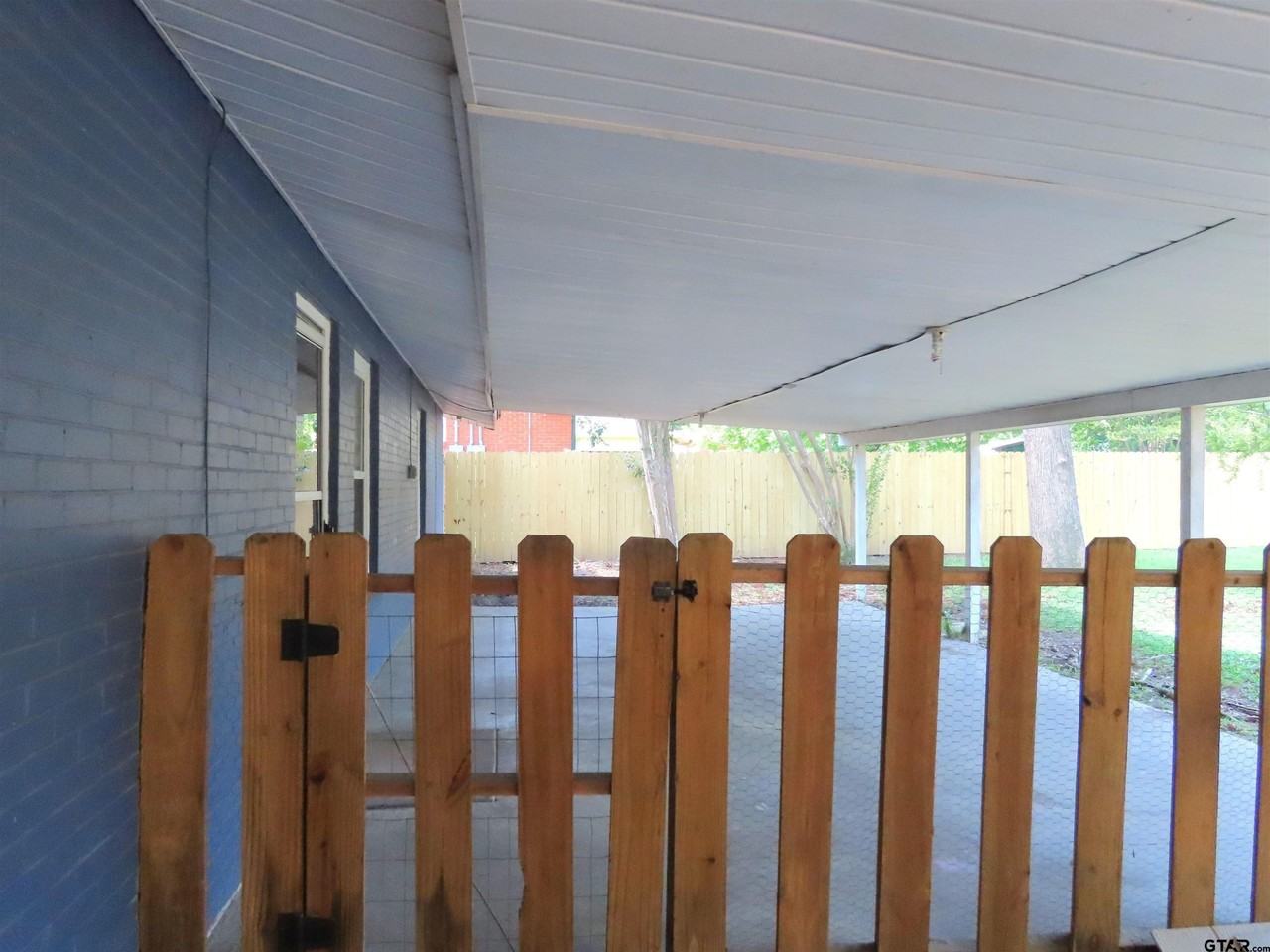 501 Mount Sylvan St - Photo 7 of 38