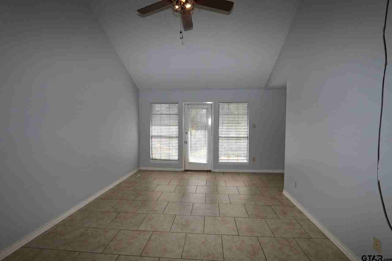 963 Creekside Dr - Photo 5 of 30