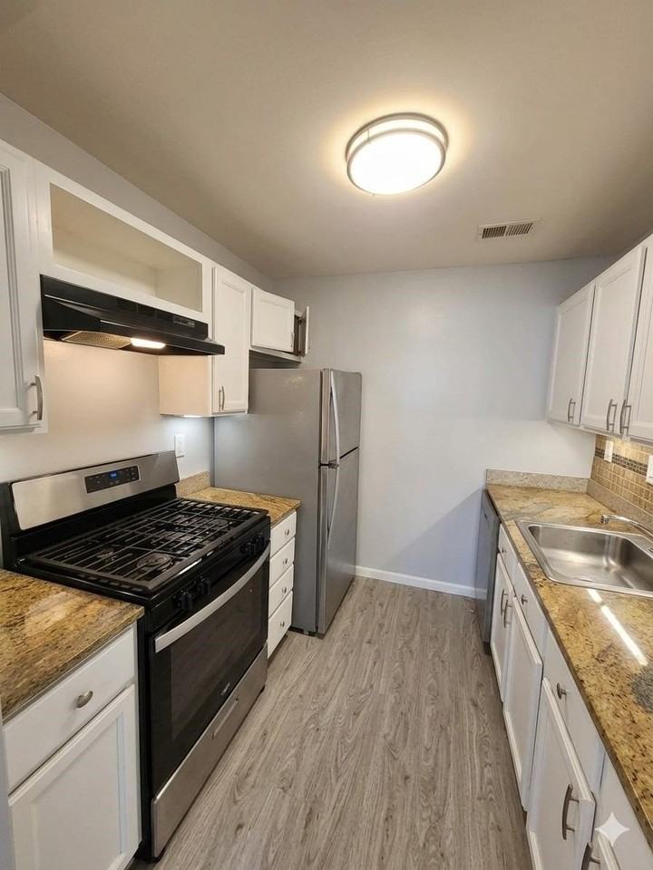 151 W Market St - Photo 3 of 10