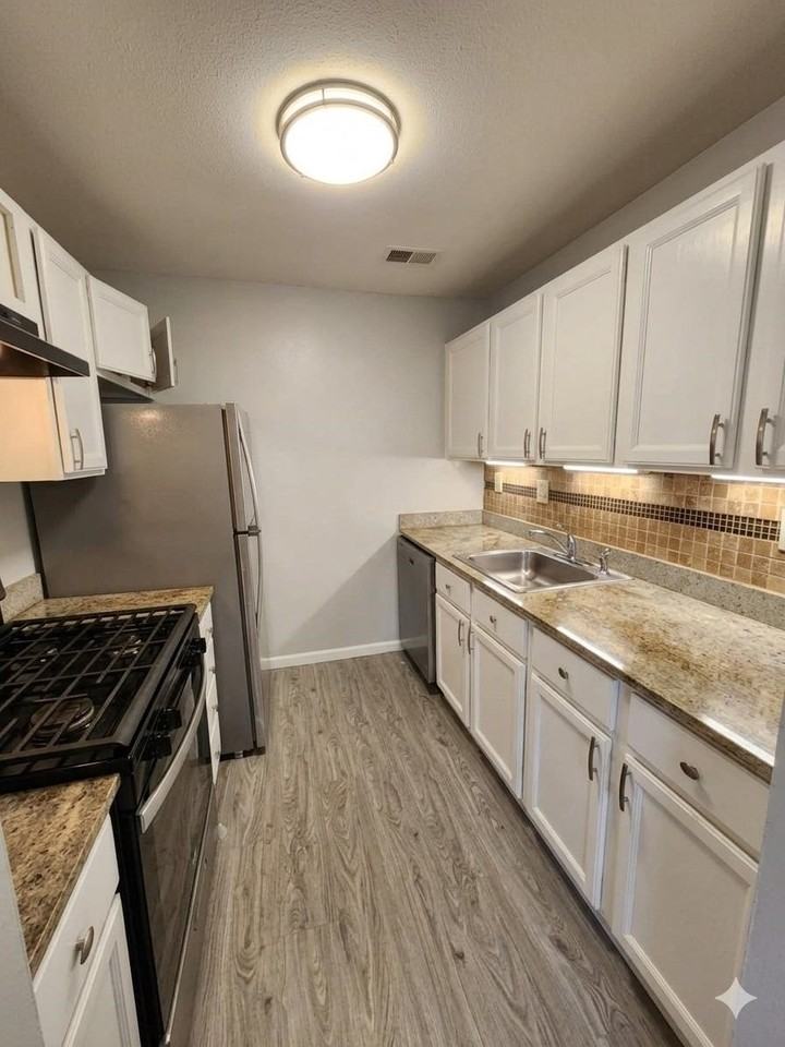 151 W Market St - Photo 4 of 10