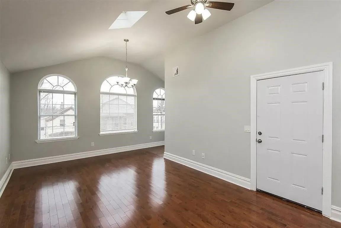 28 Van Cleef St #2 - Photo 6 of 8