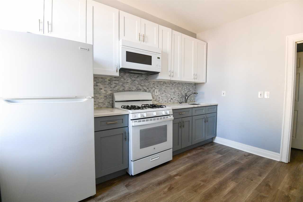 153 Sterling Ave - Photo 4 of 14