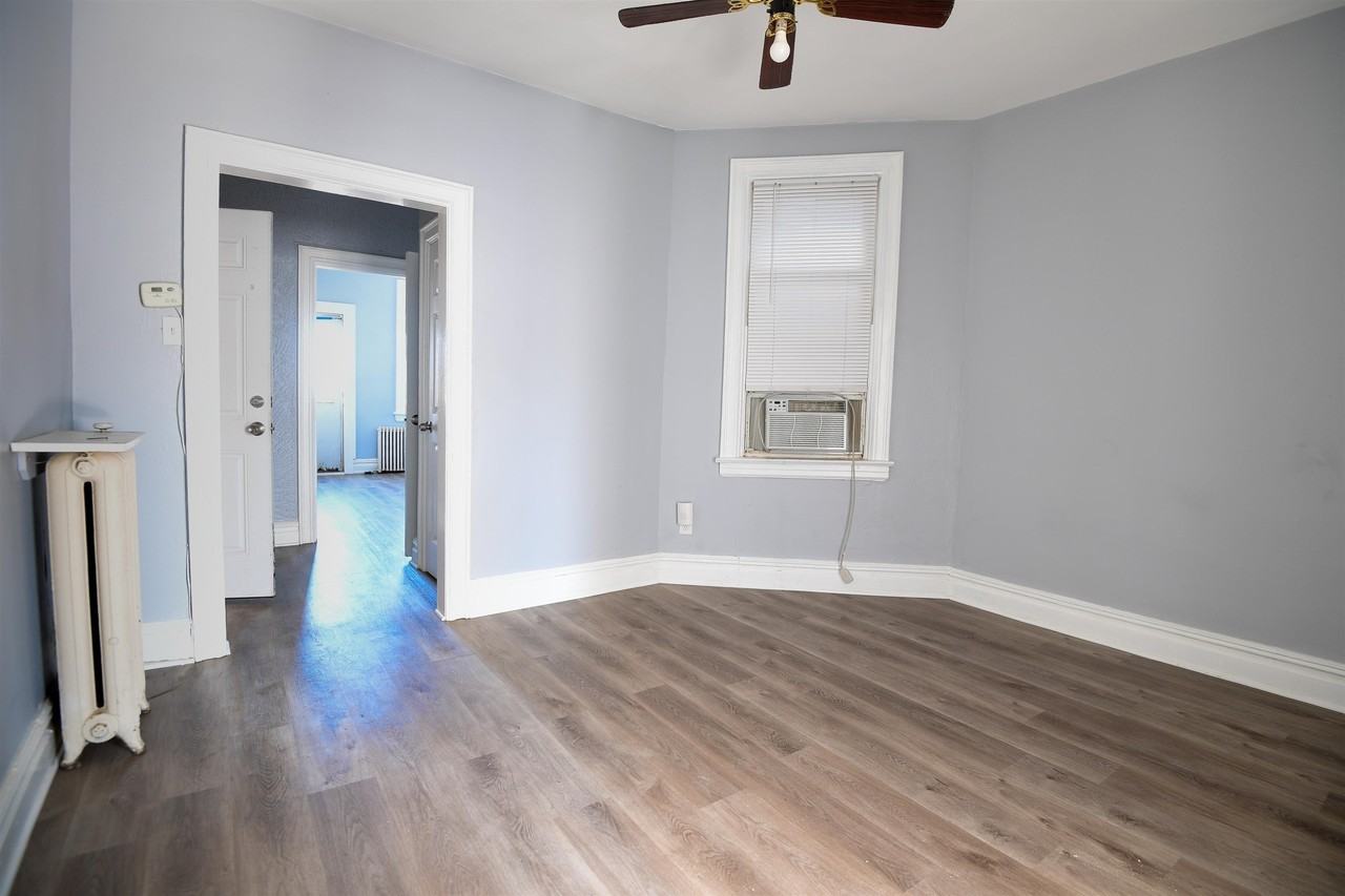 153 Sterling Ave - Photo 6 of 14