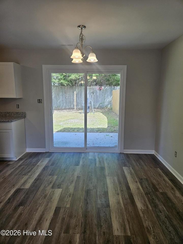 106 Brenda Dr - Photo 2 of 12