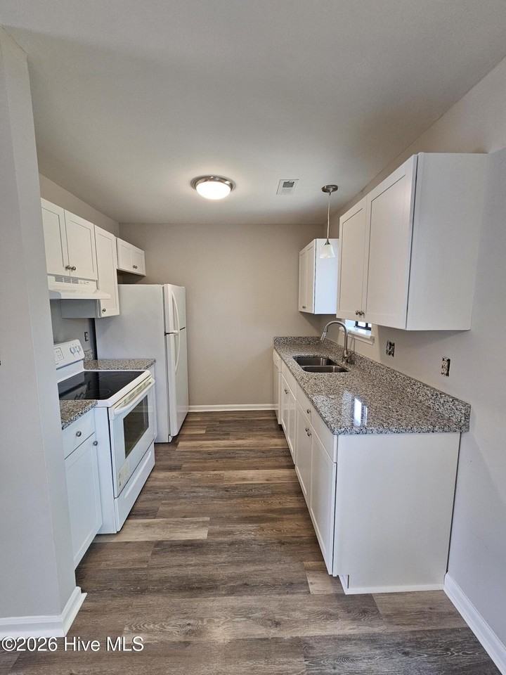 106 Brenda Dr - Photo 3 of 12