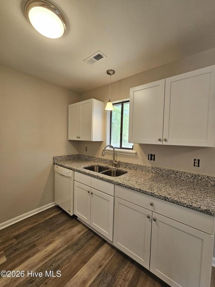 106 Brenda Dr - Photo 4 of 12