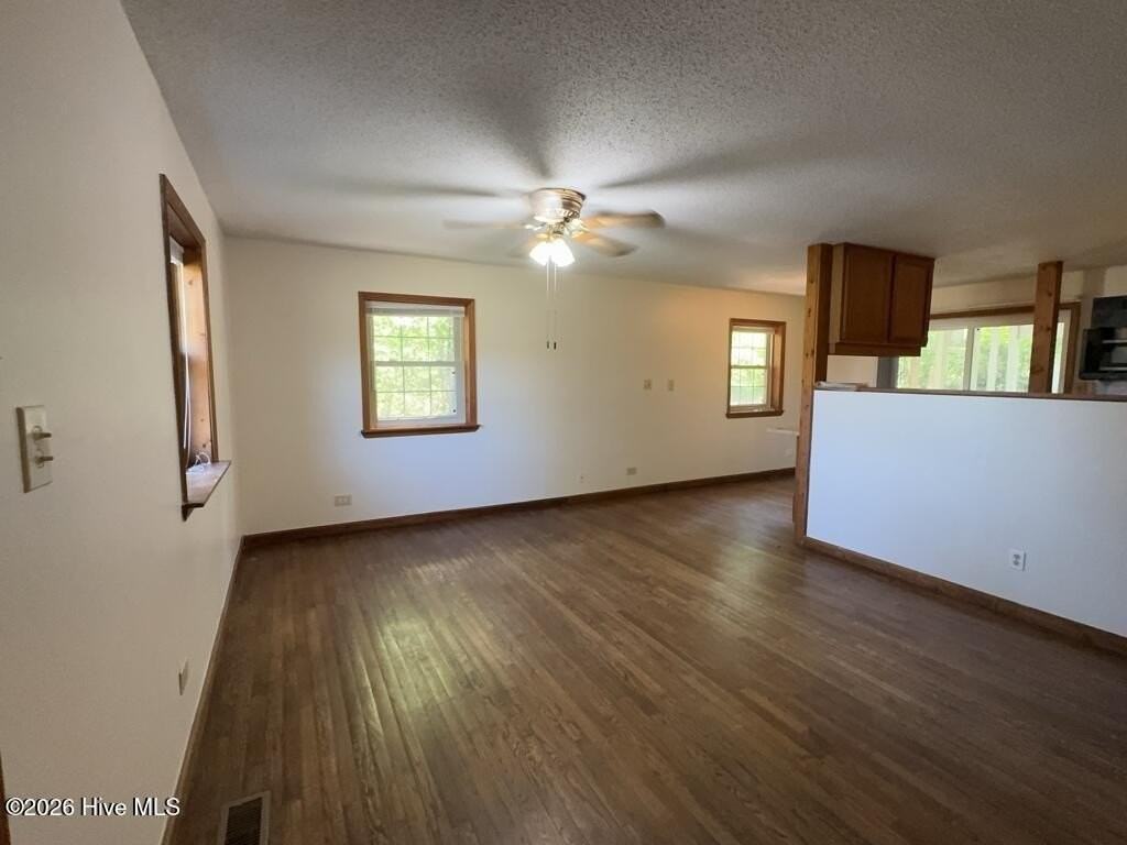 1635 Burgaw Hwy - Photo 3 of 18