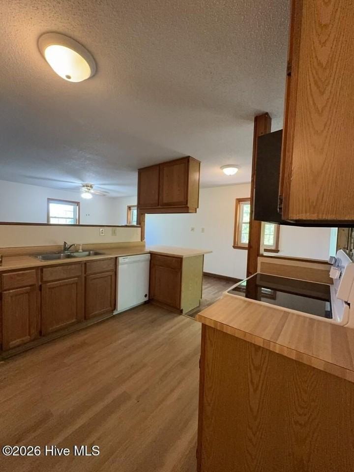 1635 Burgaw Hwy - Photo 4 of 18