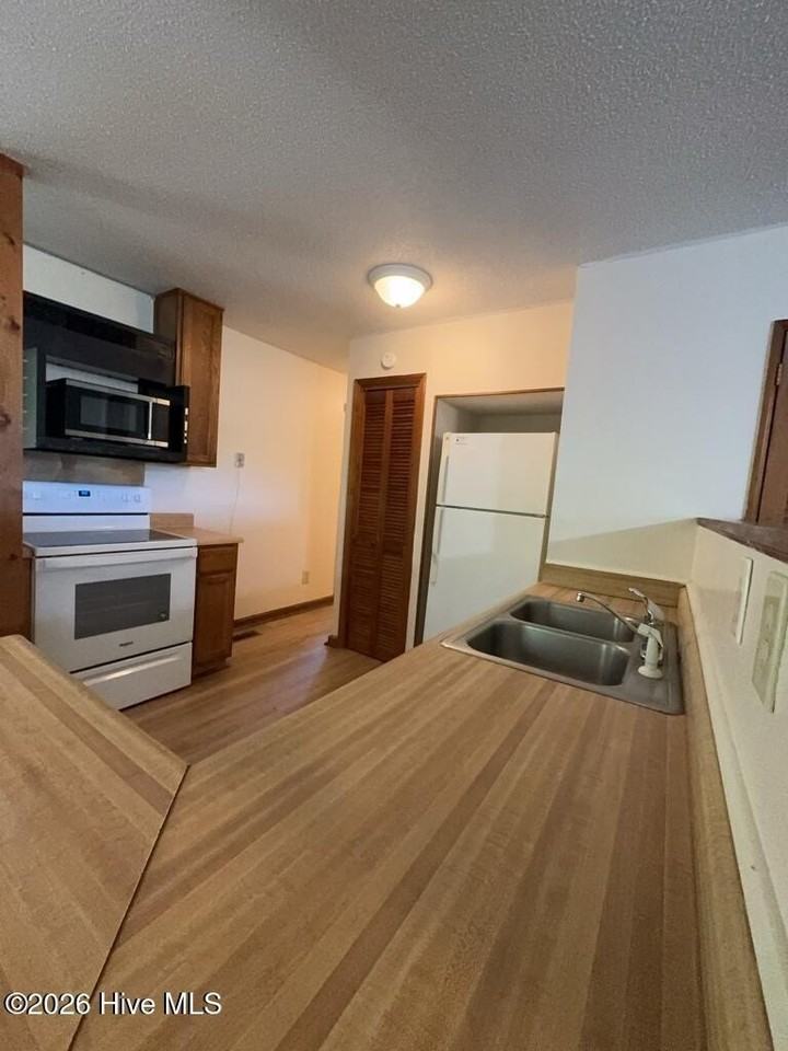 1635 Burgaw Hwy - Photo 5 of 18