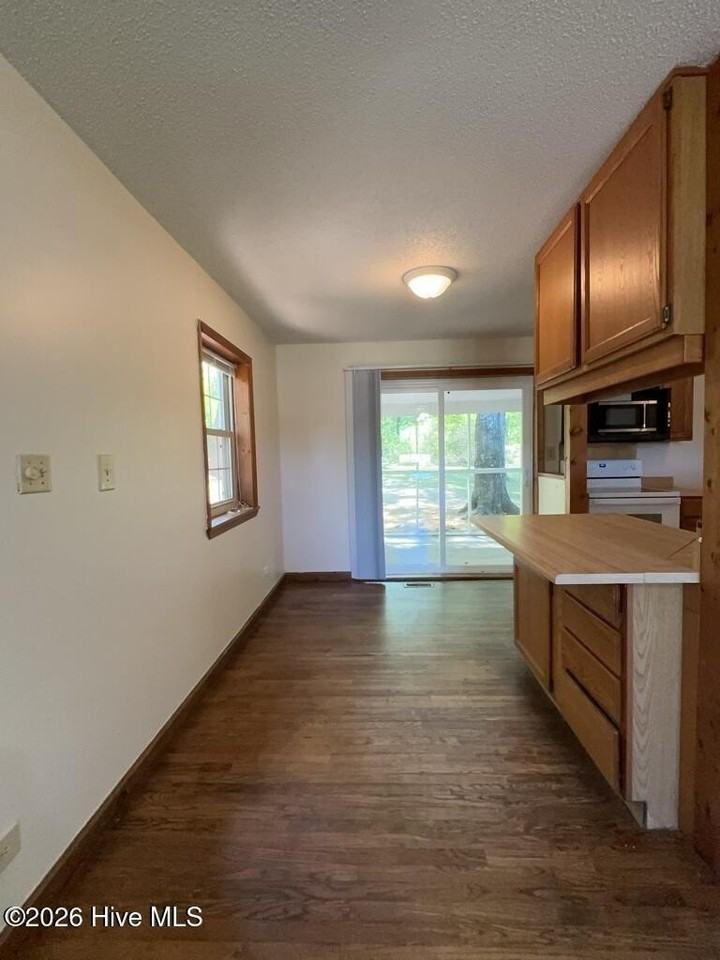 1635 Burgaw Hwy - Photo 7 of 18