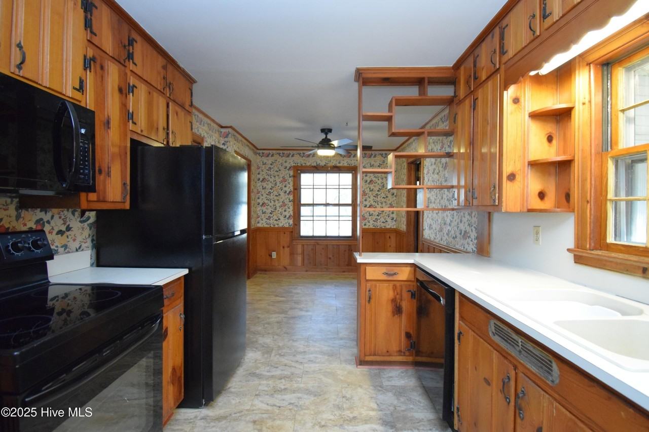 482 Snow Hill St - Photo 2 of 13