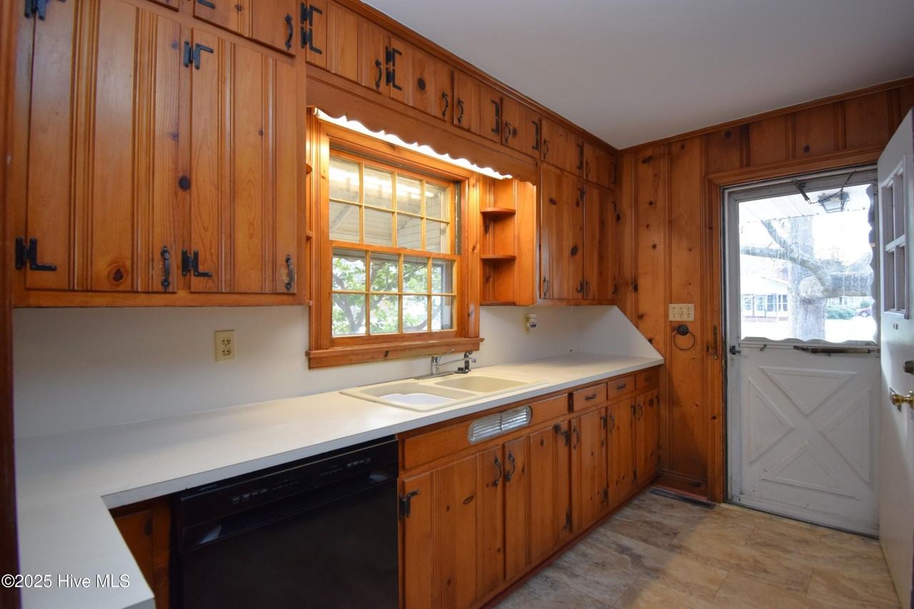 482 Snow Hill St - Photo 3 of 13