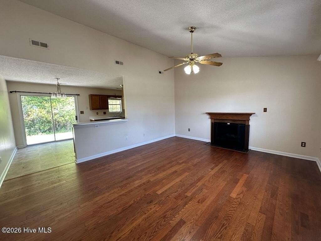 133 Glenwood Dr - Photo 2 of 9