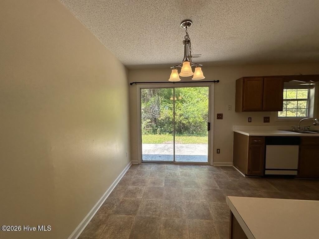 133 Glenwood Dr - Photo 4 of 9