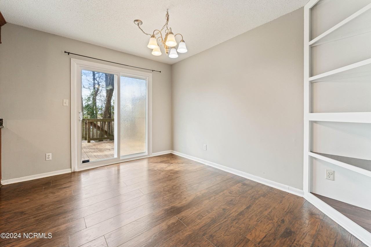 12 S Onsville Pl - Photo 7 of 20