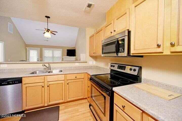 2206 Sweet Bay Dr #A - Photo 6 of 25