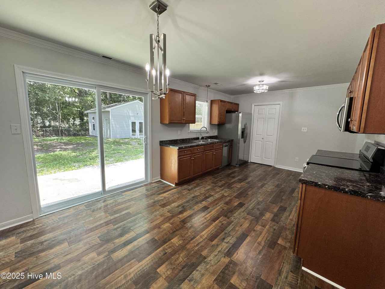 510 Redwood Pl - Photo 4 of 14