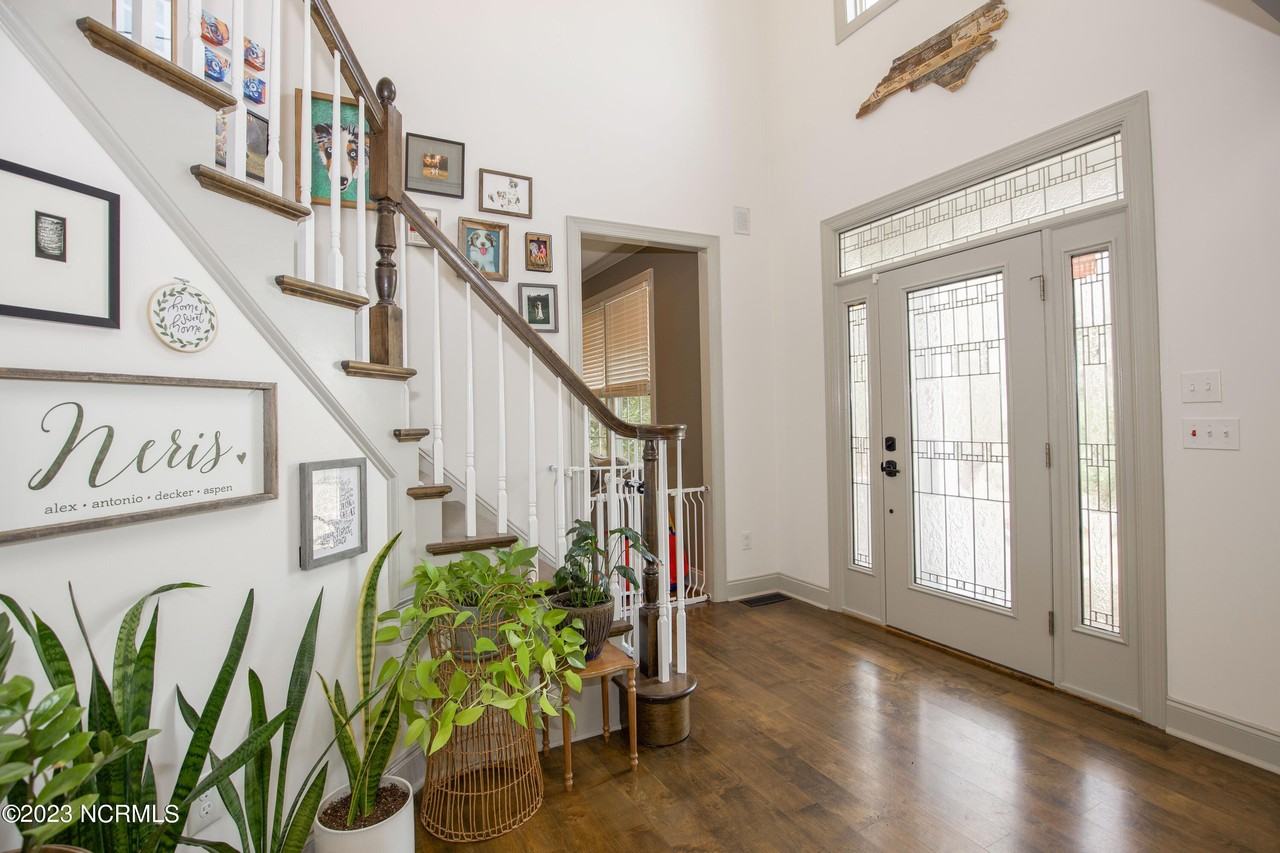 26 Princess Gate Dr - Photo 3 of 50