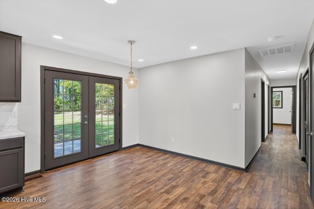 201 Stratford Rd - Photo 5 of 18