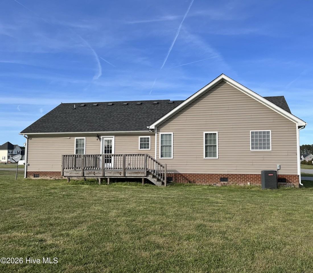 108 Oakwood Dr - Photo 2 of 12