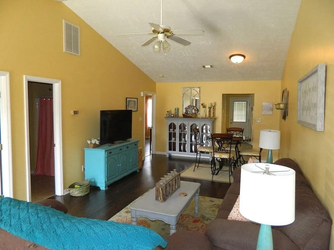 1101 Avery Lndg - Photo 4 of 15