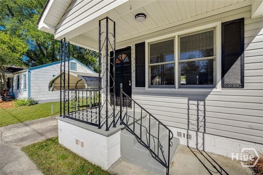 2110 E 56th St - Photo 2 of 31